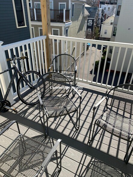 Building Photo - 118 Columbia St