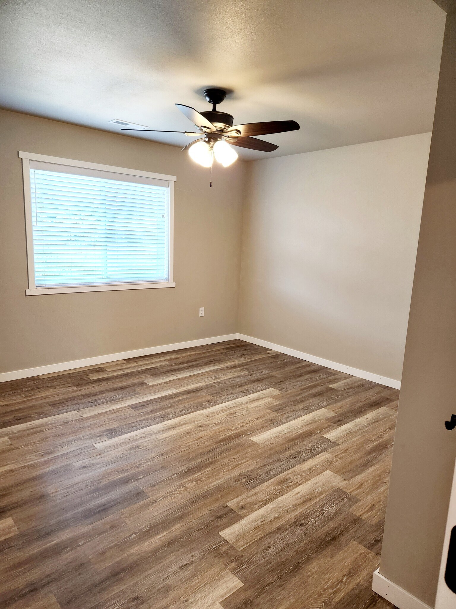 Building Photo - 105 Nieson St