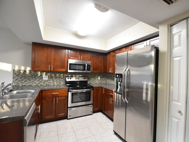 Building Photo - 3906 Sabal Palm Ct