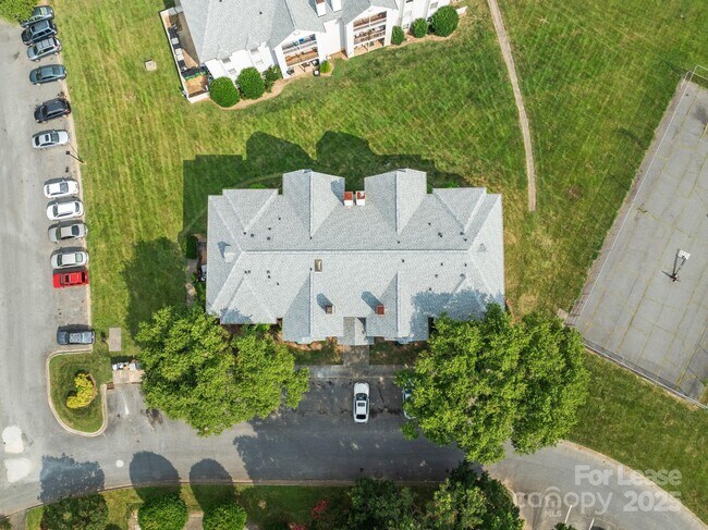 Building Photo - 6203 Rosecroft Dr