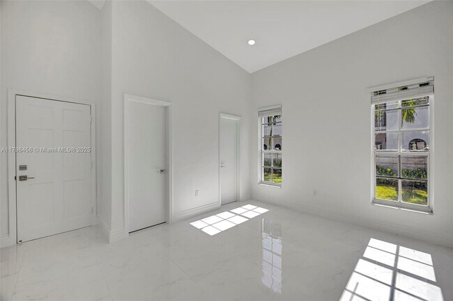 Building Photo - 6841 SW 71st Ave