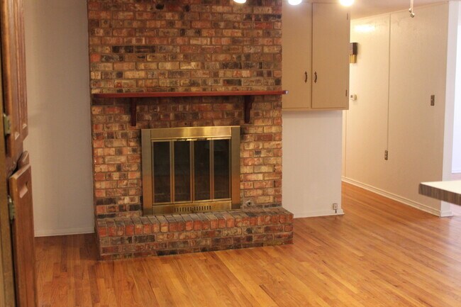 Building Photo - Updated 4 Bedrooms/2 Full Baths /2 Living Areas/2-car Garage