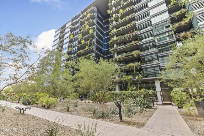Building Photo - 7180 E Kierland Blvd