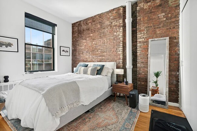 Primary Photo - 43 E 10th St