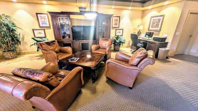 Building Photo - Annual Unfurnished 2/2 Condo in Downtown S...