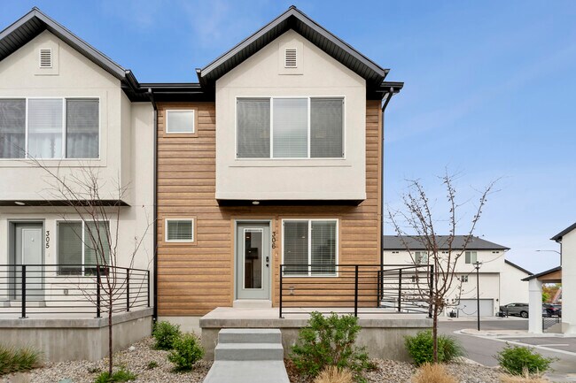 Building Photo - 635 40th St