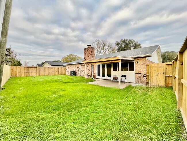Building Photo - 7334 La Granada Dr