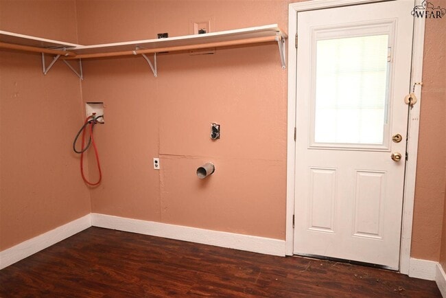Building Photo - 1421 Harris Ln