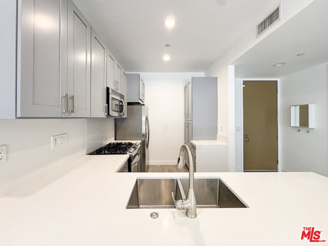 Building Photo - 6001 Carlton Way