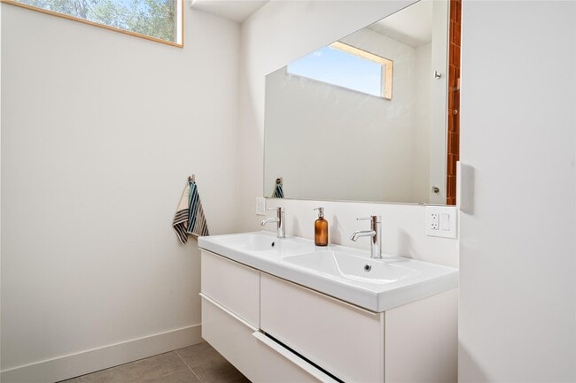 Building Photo - 11773 Newberg Rd