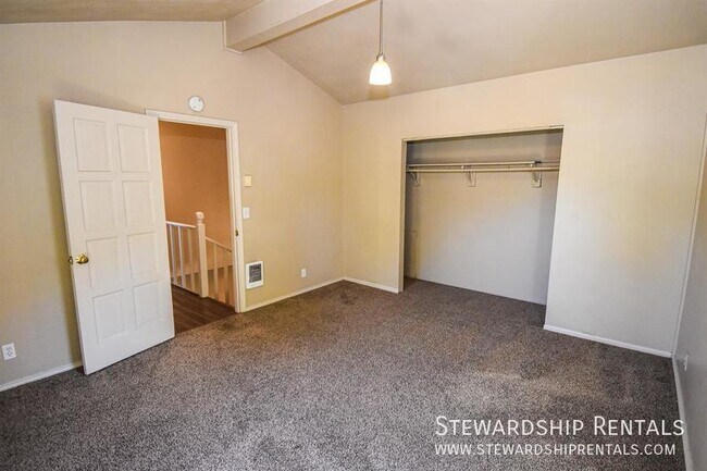 Building Photo - 2427 Miami Ln