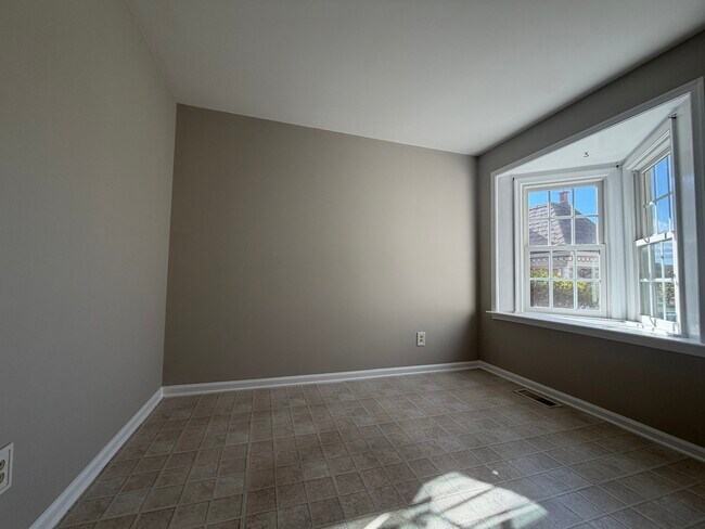 Building Photo - 727 Jacques Cir