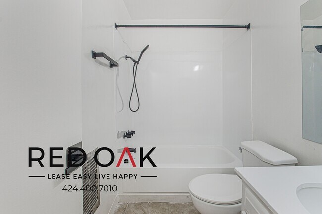 Building Photo - 10535 Lindley Ave