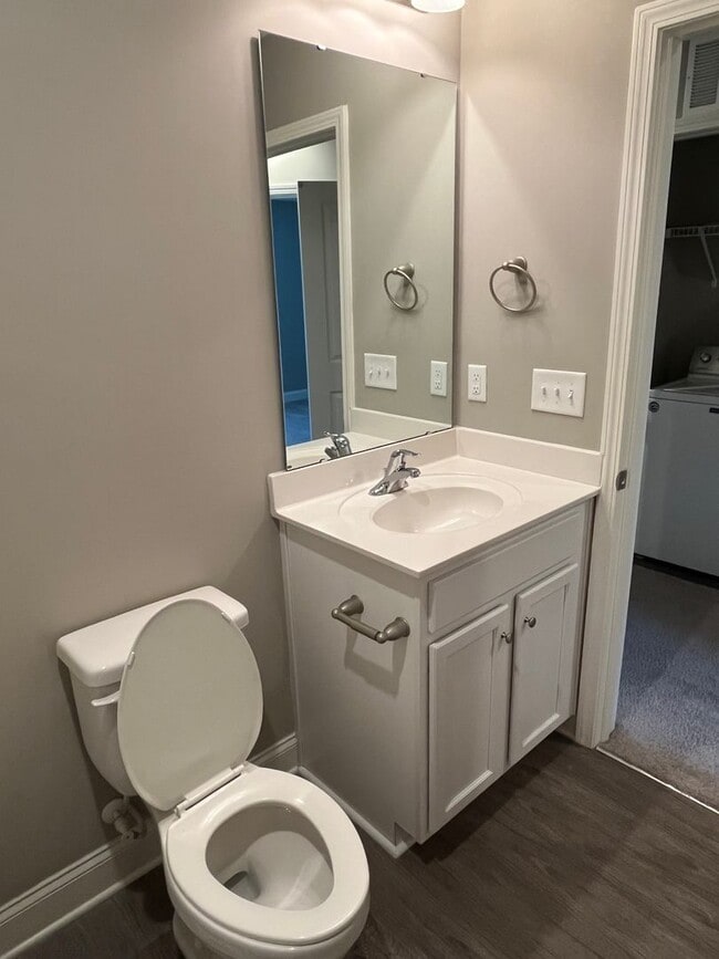 Building Photo - Convenient 3 Bed Townhome near Harrisburg