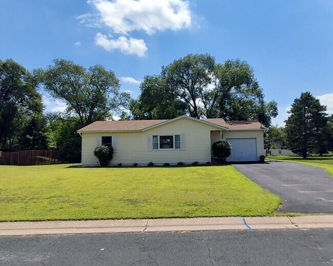 Building Photo - Great Single Family Home in North Hudson