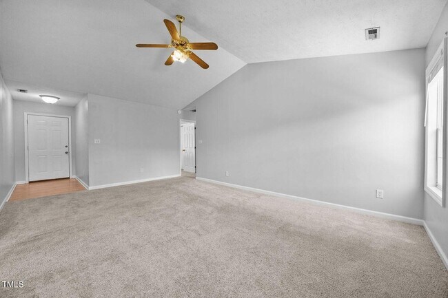 Building Photo - 450 Main St