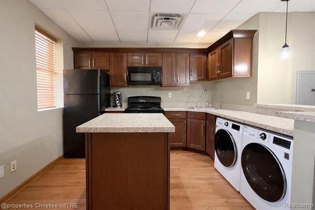 Building Photo - 35 N Saginaw St