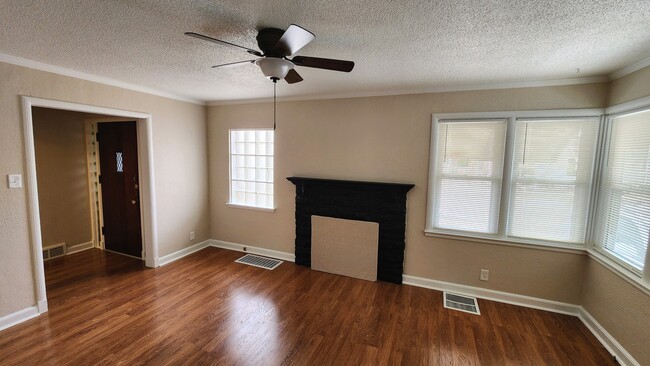 Building Photo - 814 Park Pl