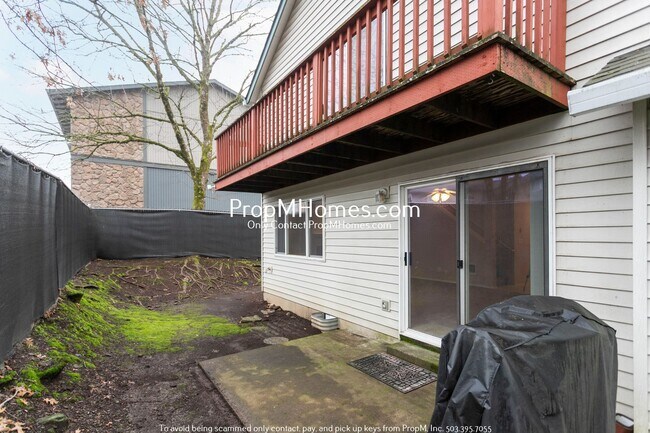 Building Photo - Three Bedroom Gem in Jennings Lodge - Garage Included!