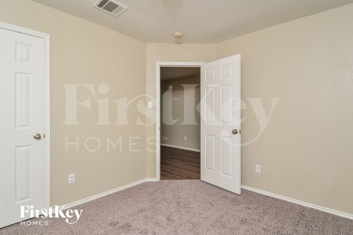 Building Photo - 10756 Irish Glen Trail