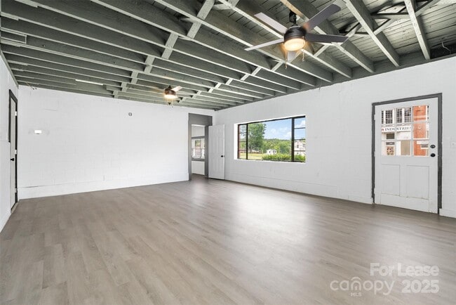 Building Photo - 412 Flat Dr