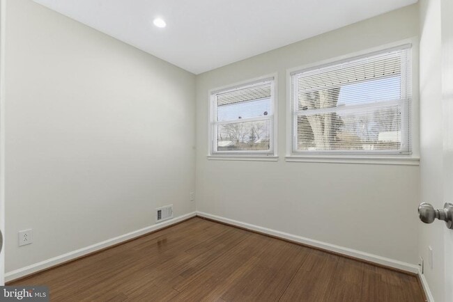 Building Photo - 5412 Nutting Dr