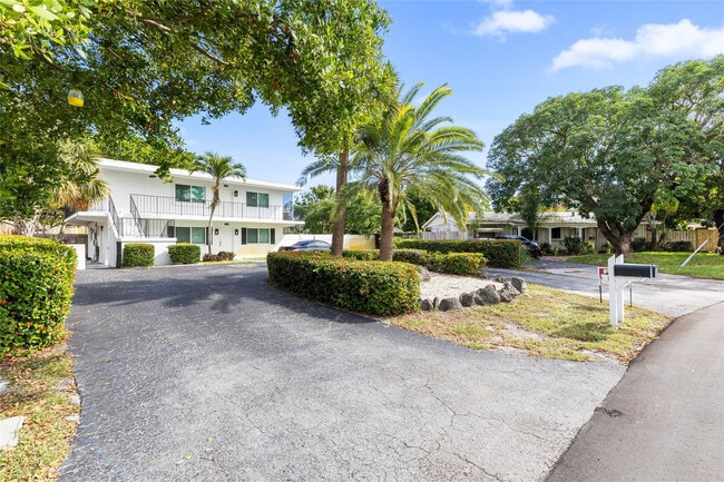 Building Photo - 2182 NE 5th Cir