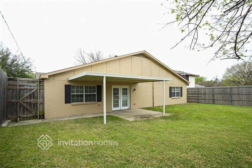 Building Photo - 807 Ross Ln