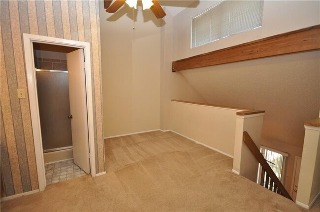 Building Photo - 708 Graham Pl
