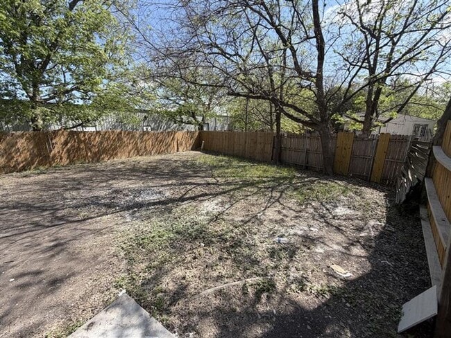 Building Photo - Large 3/2 with attached garage