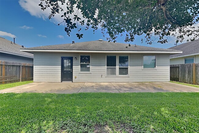 Building Photo - 7418 Jacobs Well Dr