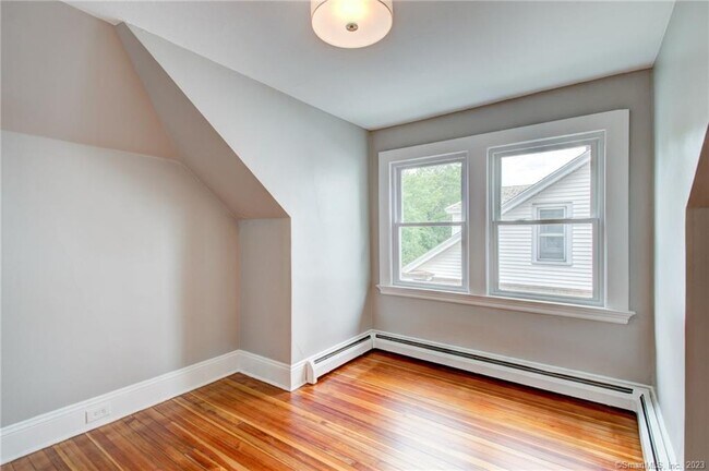 Building Photo - 34 Maplewood Ave