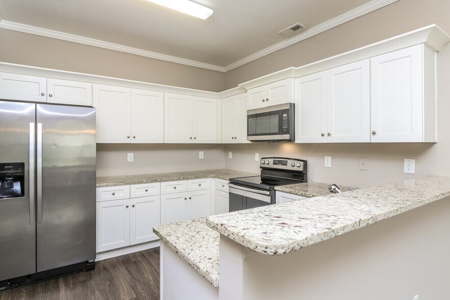 Building Photo - 634 Fieldcrest Dr