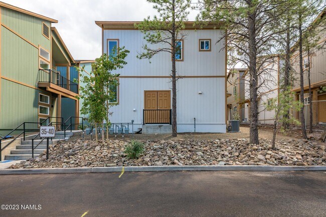 Building Photo - 3001 E Butler Ave