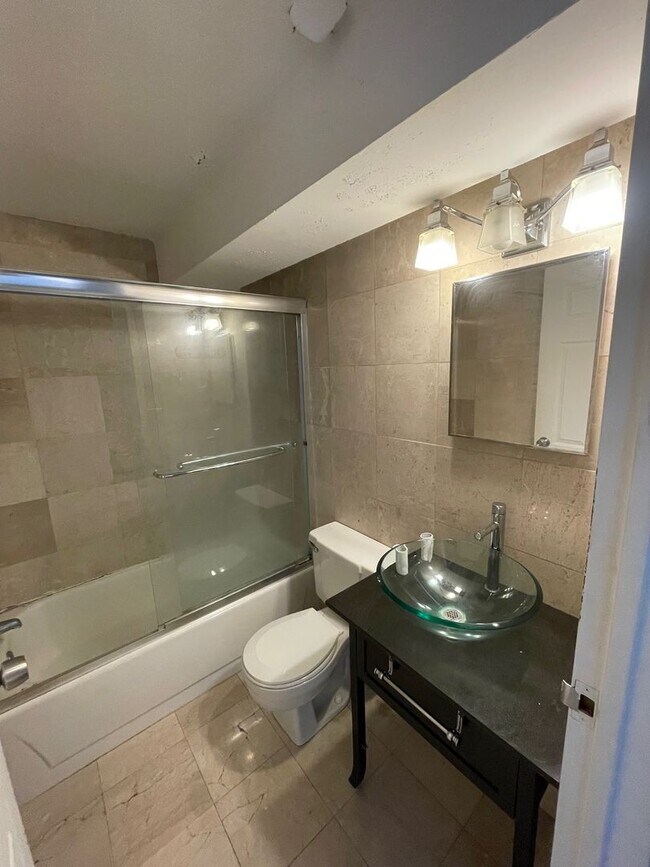 Building Photo - 116 Court St