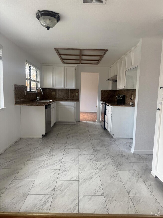 Building Photo - 290 Kent Pl