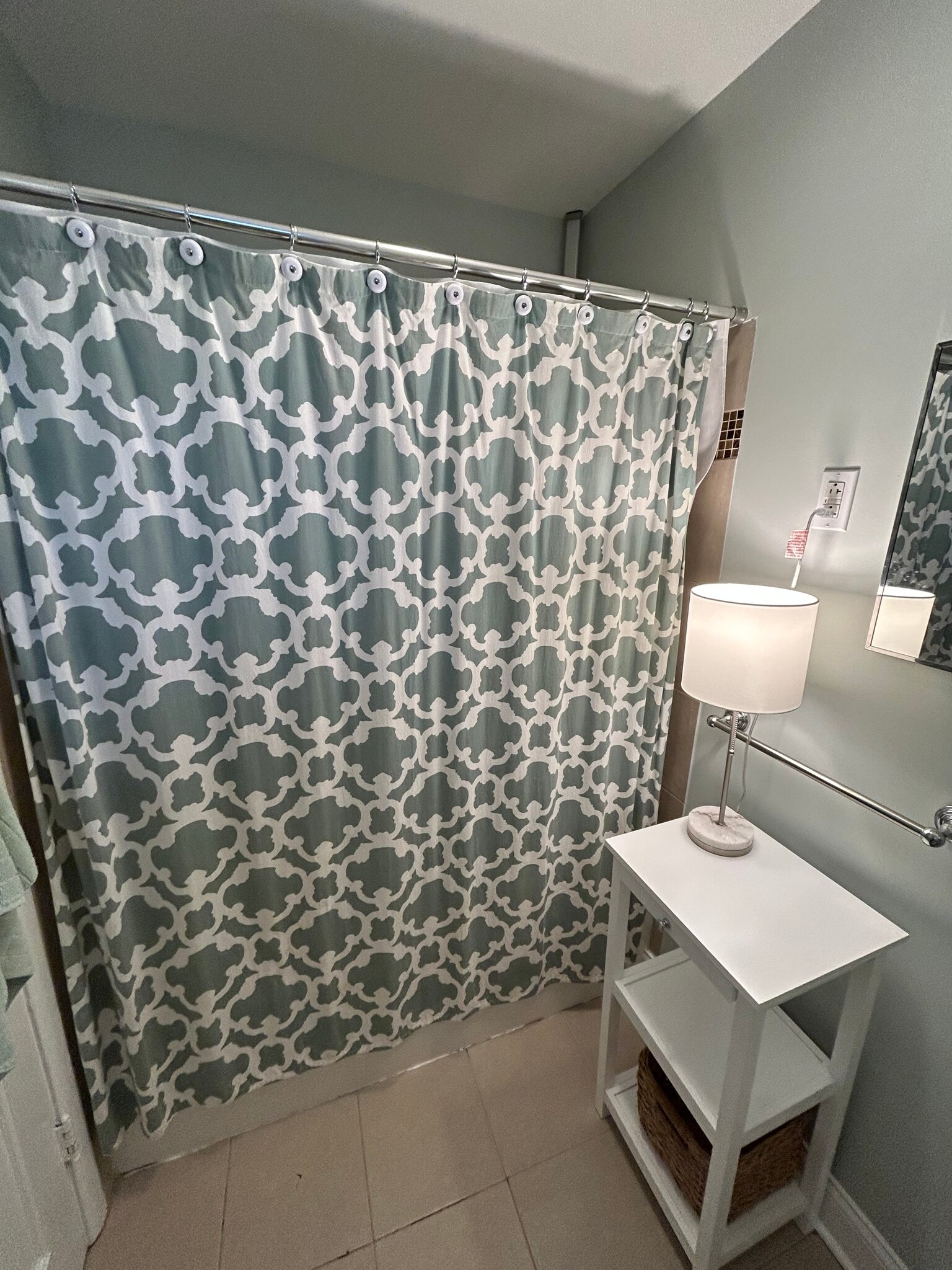 tub shower - 617 Delles Rd