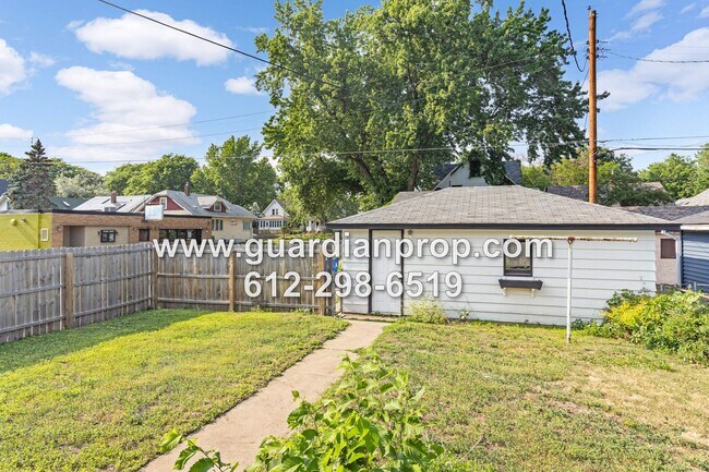 Building Photo - House Available August 1, HW Floors & Buil...