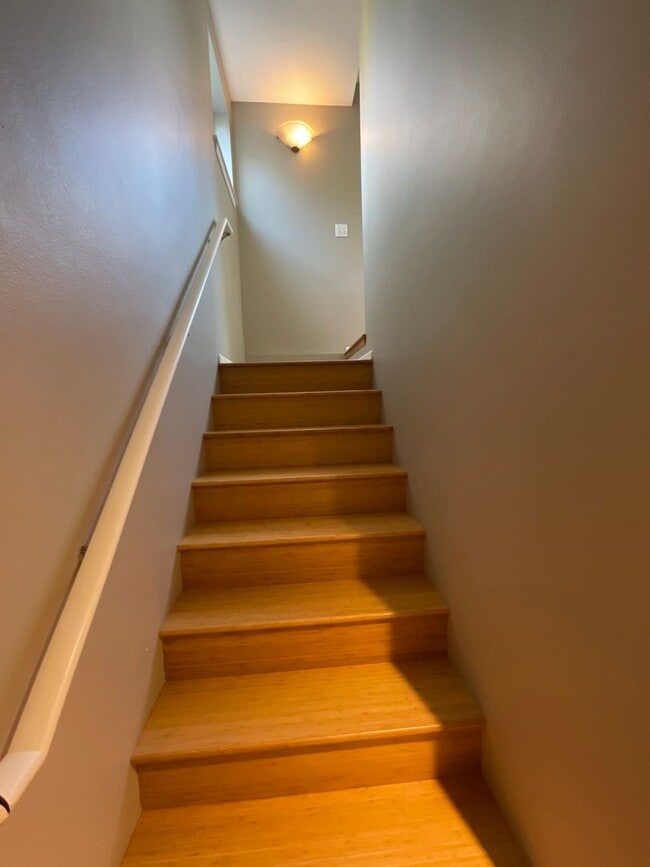 Building Photo - MAGNOLIA 3 BED, 1.5 BATH TOWNHOME FOR RENT AVAILABLE NOW!