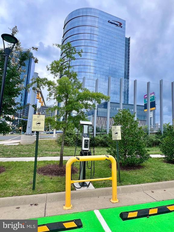 Building Photo - 1570 Spring Gate Dr.