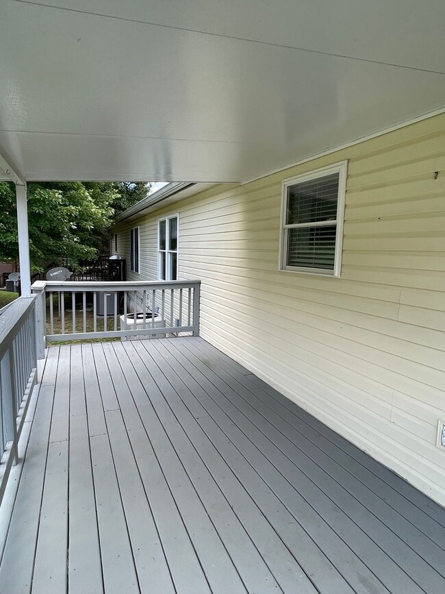 Building Photo - 5233A Beechcrest Dr