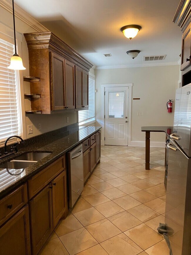 Building Photo - Spacious 3 Bedroom 2 Bath Home Near Downtown Columbia