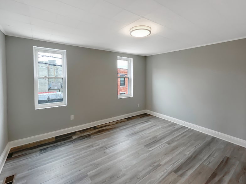 Building Photo - 160 McClellan St