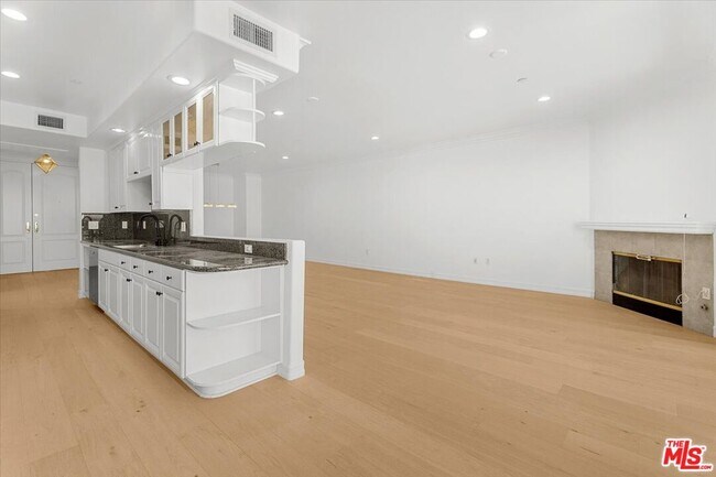 Building Photo - 1450 S Beverly Dr