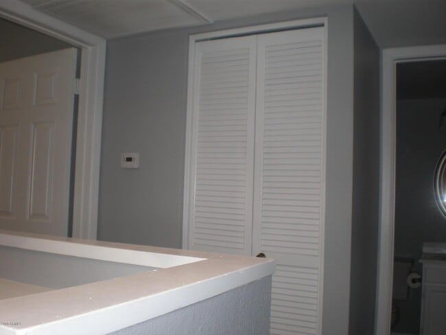 Building Photo - 815 E Grovers Ave