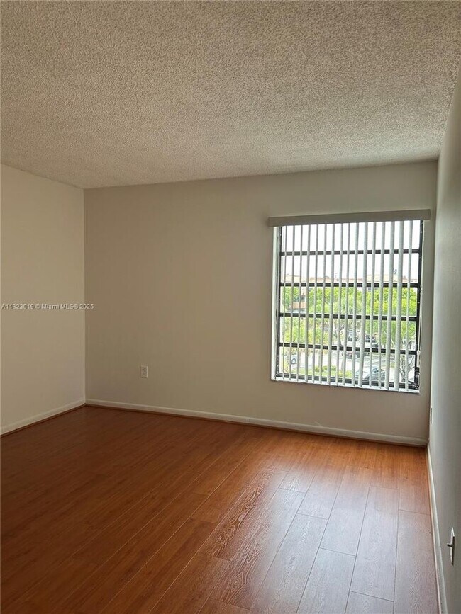 Building Photo - 5900 SW 127th Ave