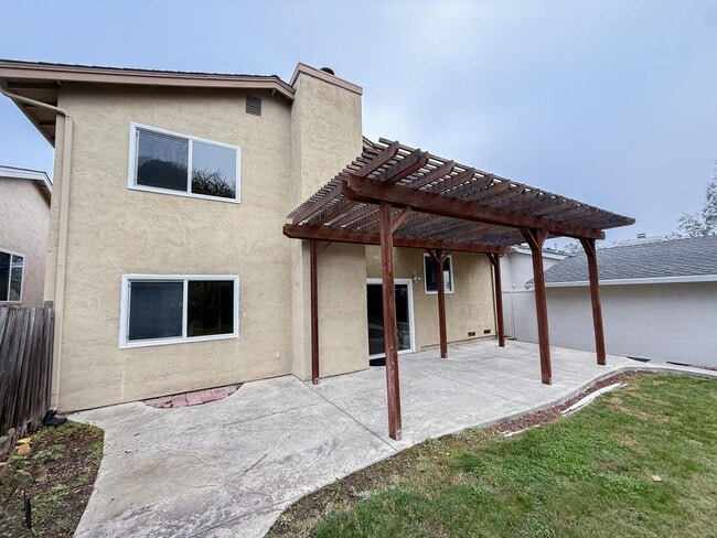 Building Photo - Well Maintained Twin Creeks Home in San Ramon