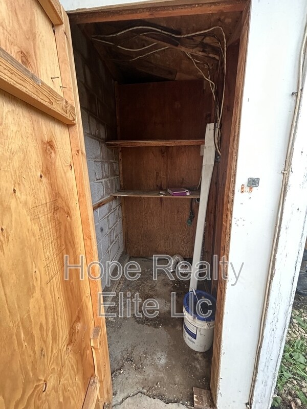 Building Photo - 334 Fairway S