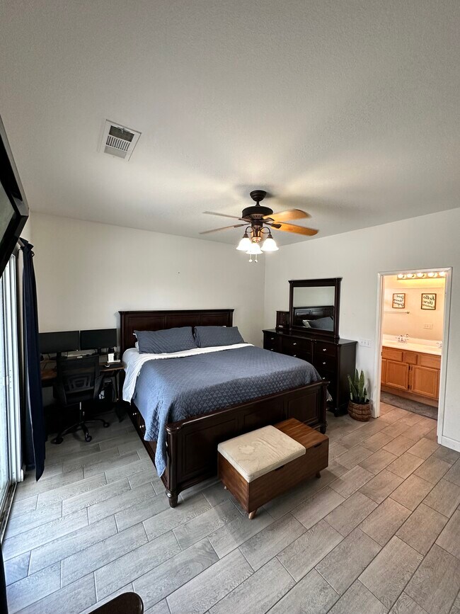 Building Photo - 40569 Morris St