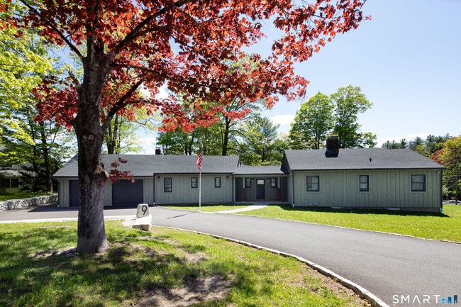 Building Photo - 9 Woodcrest Ln